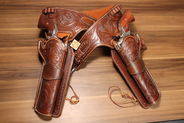 1914D - Laredoan Double Rig - Chestnut Show Sample