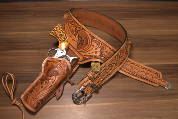 1914 - Laredoan Single Rig - Colt Single Action Army  - Tan Show Sample with 3-Piece Buckle
