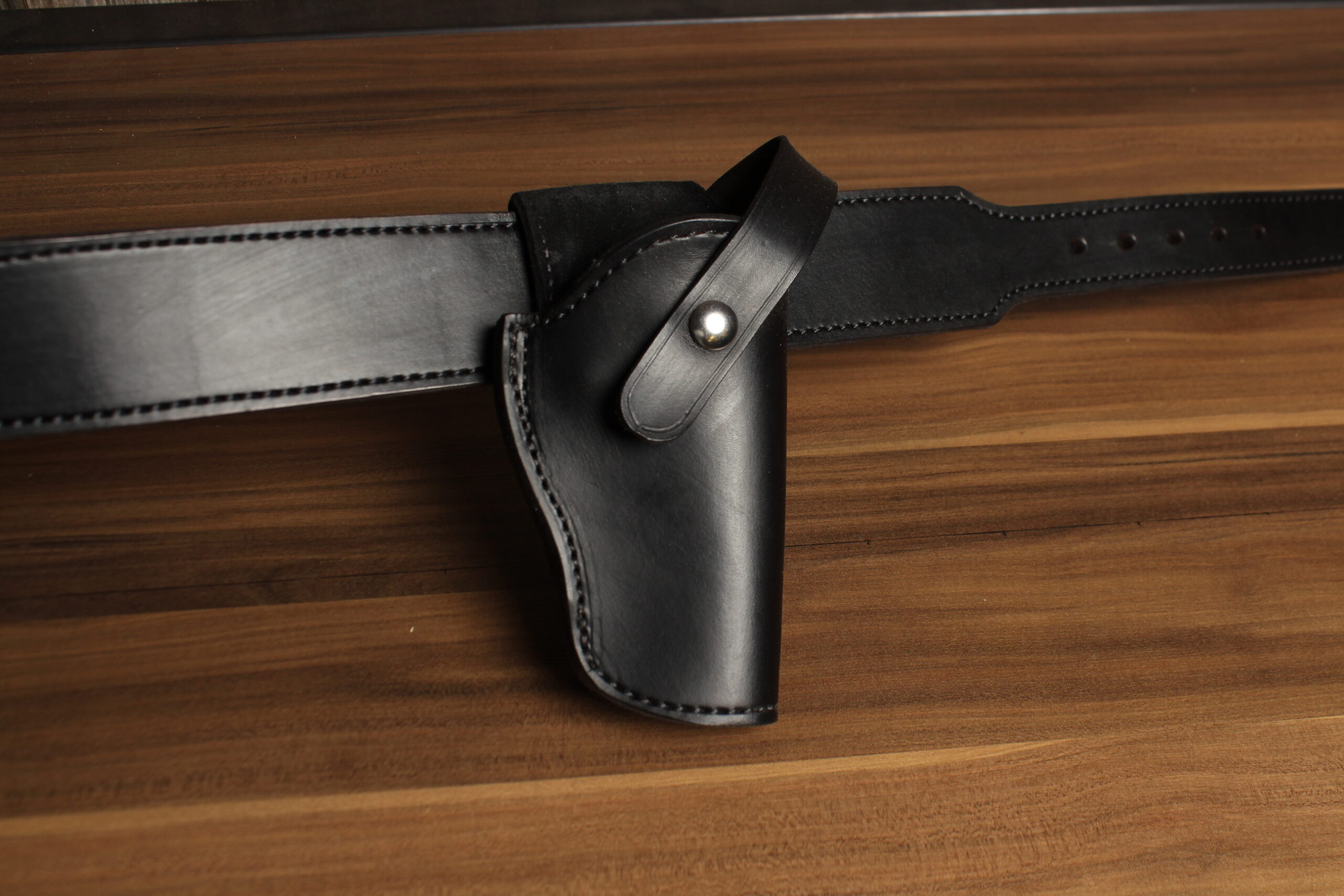 OVERSTOCK - Model K97 Sixgunner rig for S&W L-Frames 4", Black, Plain, .357CAL, Size 42"C, Right Hand