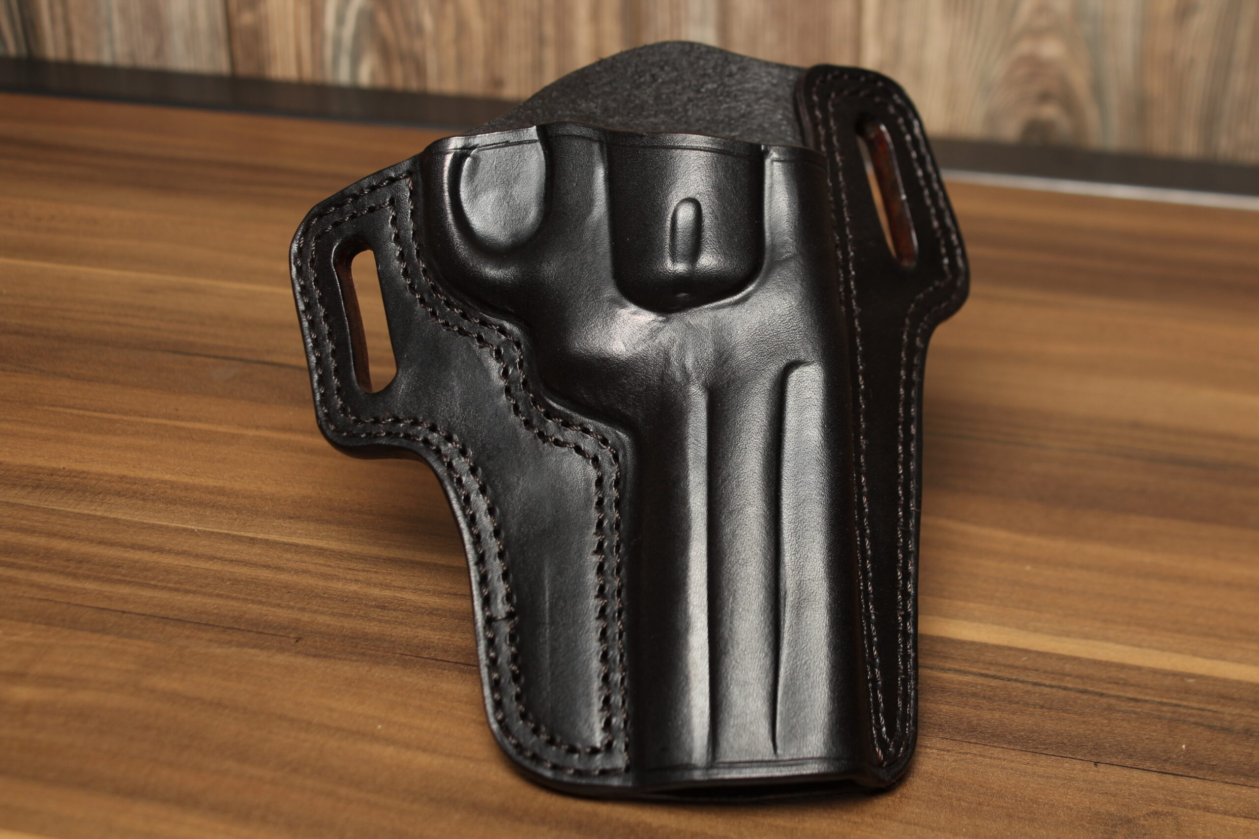 OVERSTOCK - Model 2020 Revolver OWB holster for 4.25" Colt Python, Black, RH